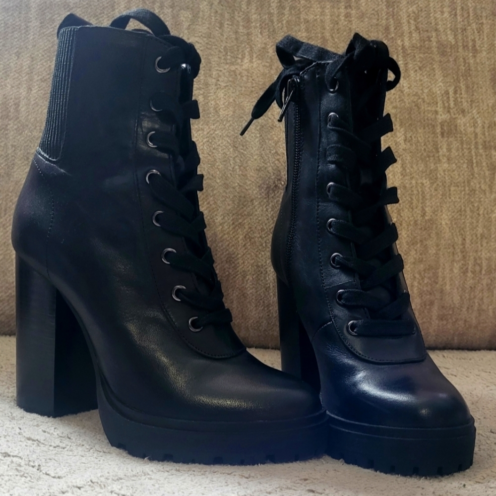 Steve Madden Latch Boots
